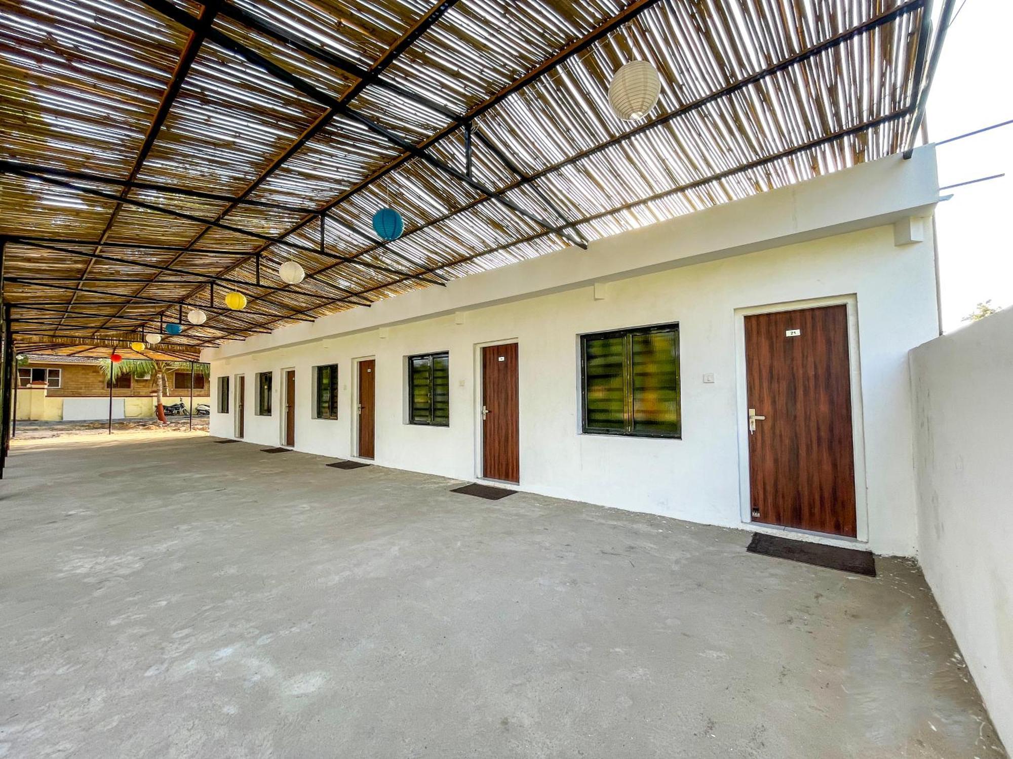 Stay Guru Resort Farm Villa Бгудж Номер фото
